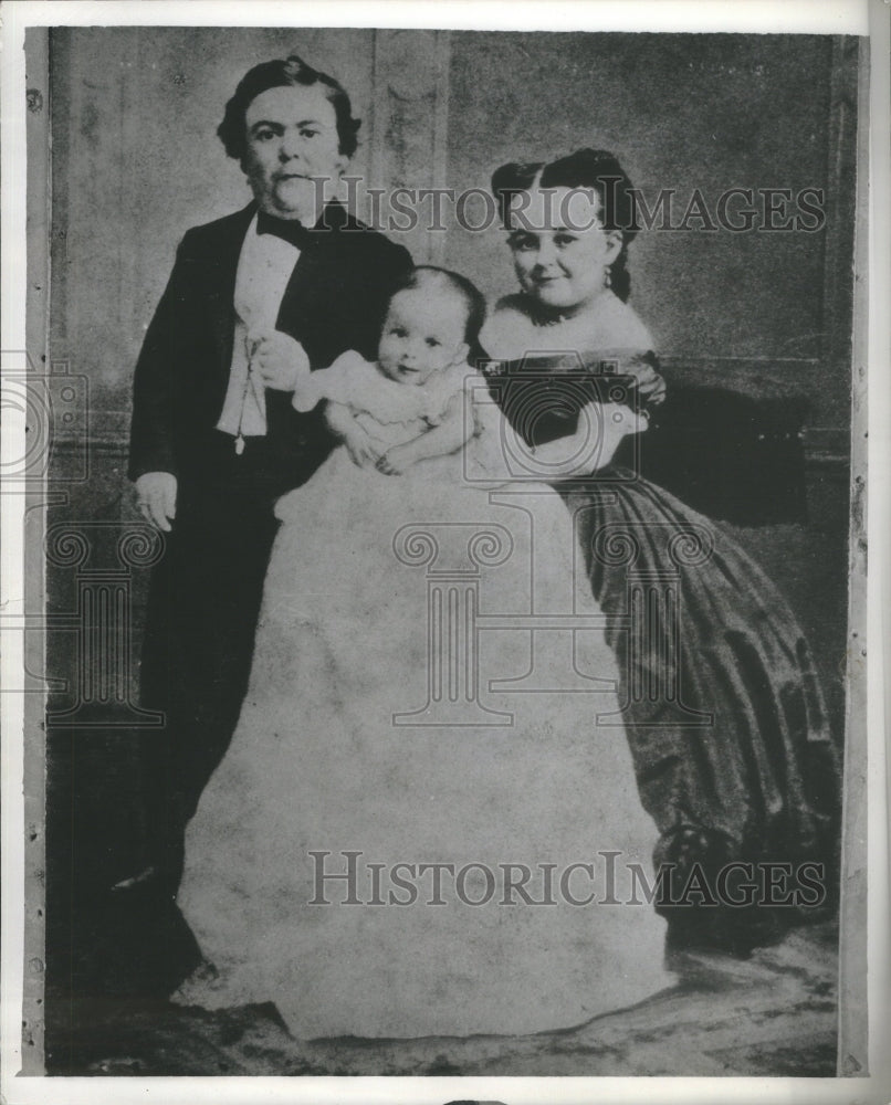 1937 Press Photo Tom Thumb English King Arthur