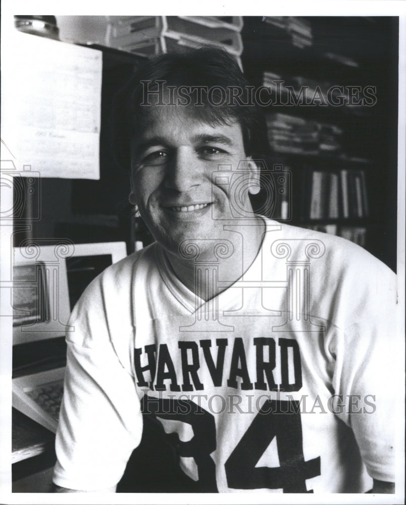 1984 Press Photo Cult Researcher Keith Tolbert Detroit