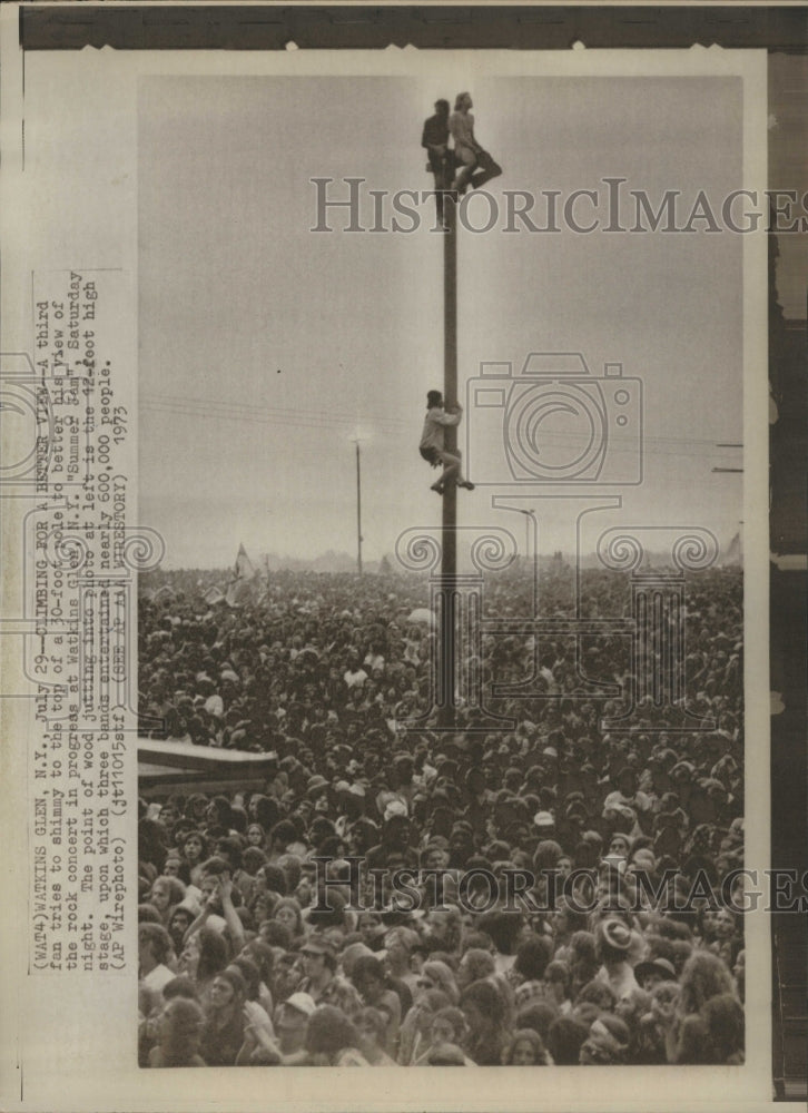 1973 Rock Fans On 30 Foot Pole Press Photo