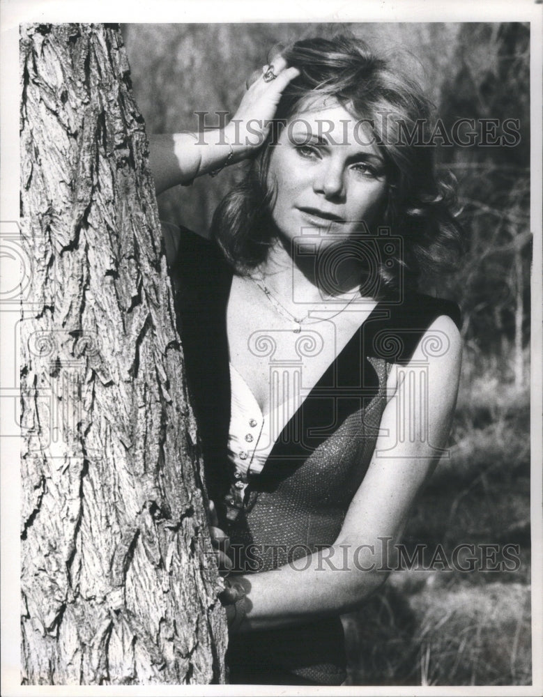 1980 Press Photo Jenifer Shaw Maneaters Are Loose Pose