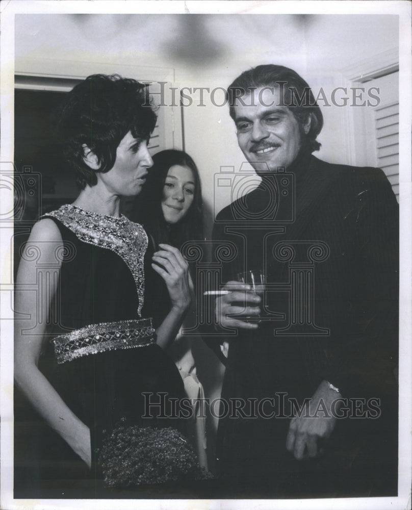 1970 Press Photo Ernest Jay Charles Burger Party