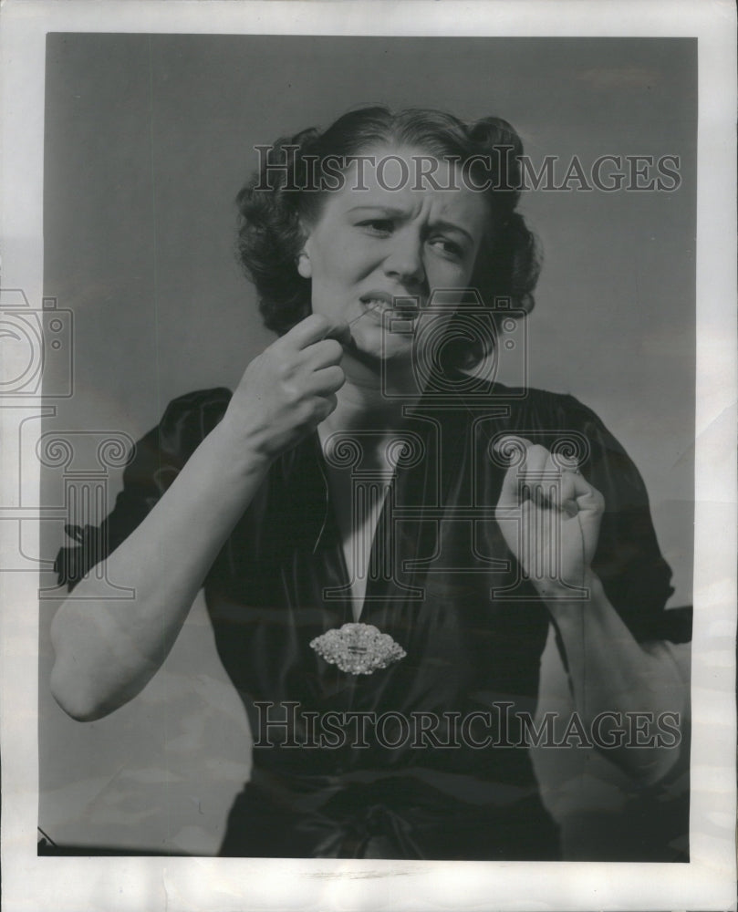 1938 Press Photo Dentist Teeth Thread Sewing