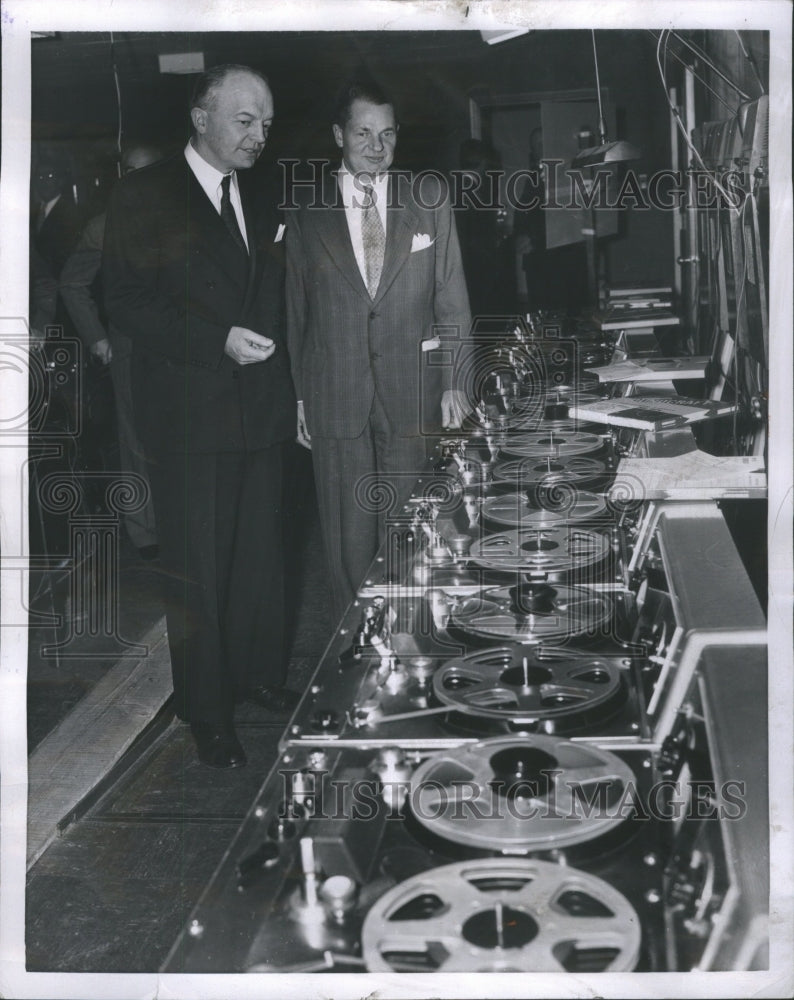 1954 Press Photo Radio Electromagnetic Waves Radiates