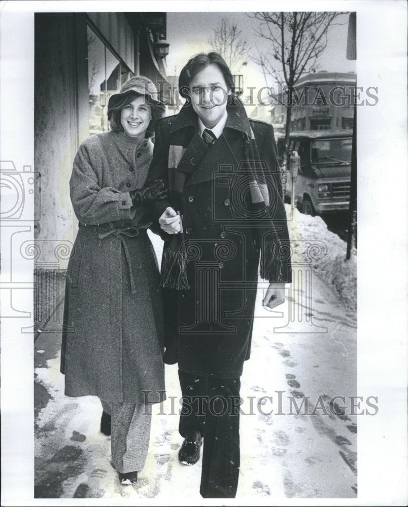 1978 Press Photo Esquire Man Fashion Wife Winter Coats