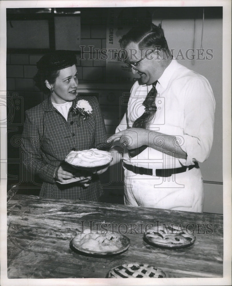 1952 Press Photo Mrs Marion Tate monre B Strausl