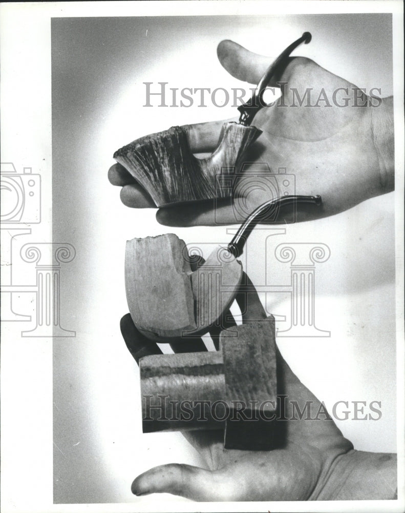 1982 Press Photo Smoking pipes