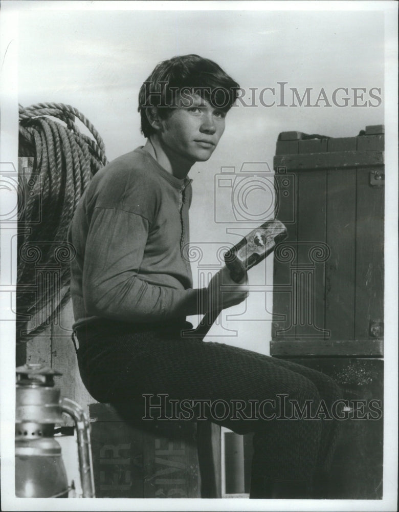 1966 Press Photo Bob Random holds sledge hammer