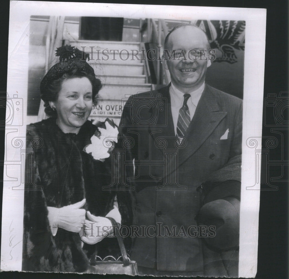 1947 Press Photo Harold E.Stassen Politician Wife