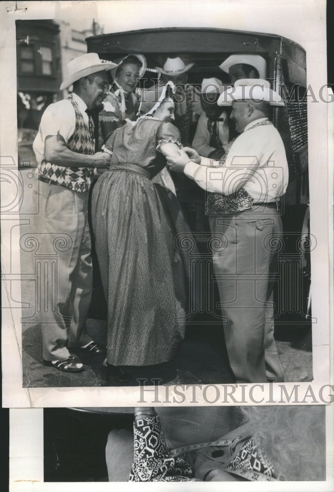 1976 Press Photo Viola Kassal Helen Sebesta Arts Craft