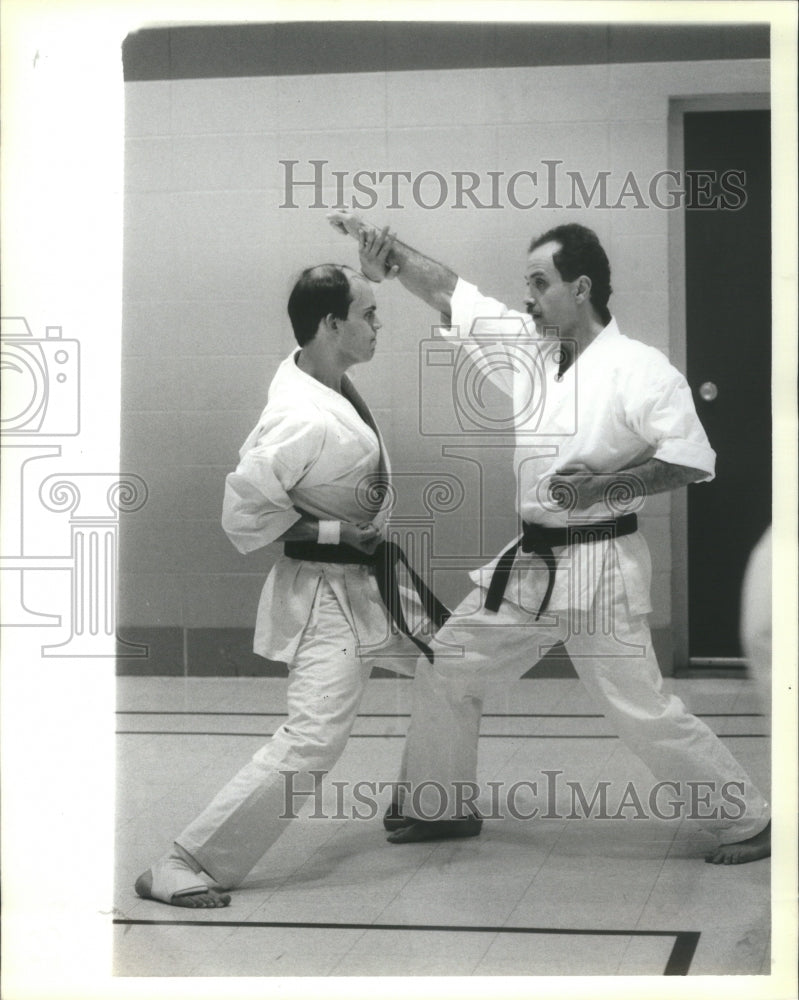 1987 Press Photo Jim Devouno Karate Frontier Park