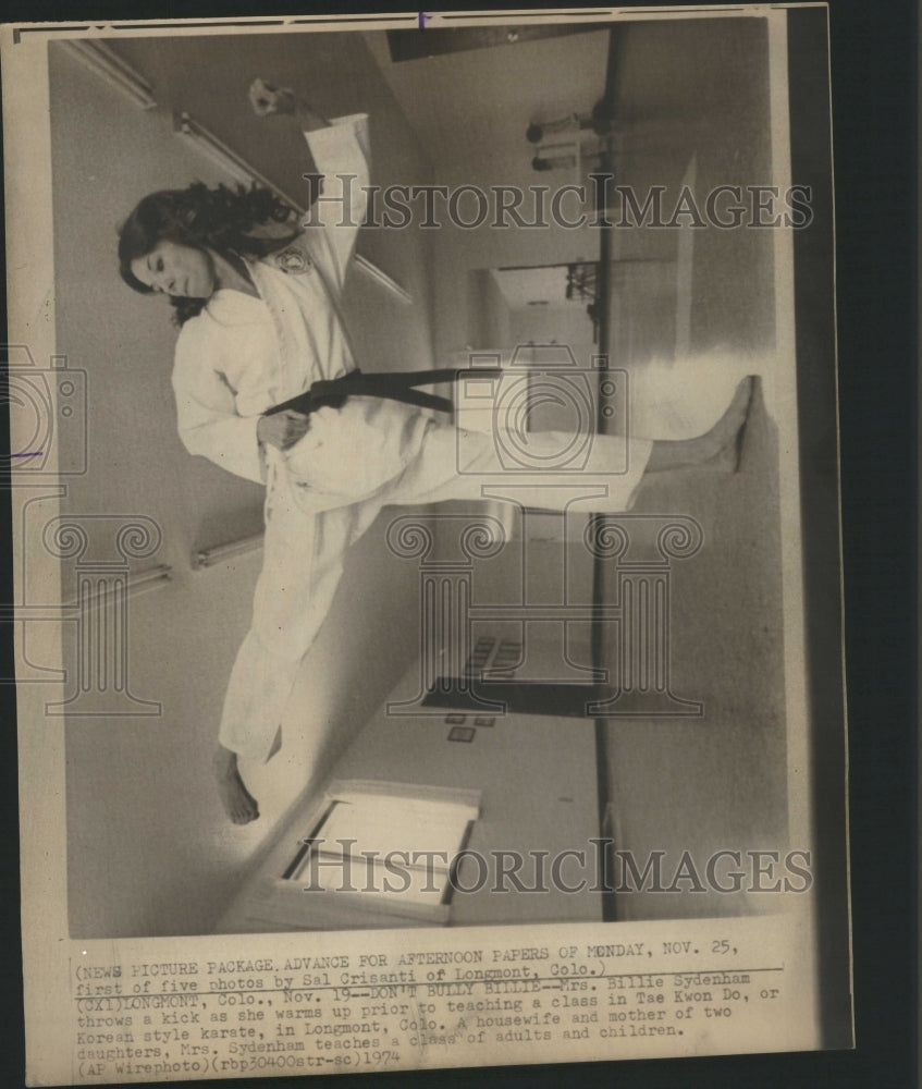 1974 Press Photo Mrs Billie Sydenham Teaching Class