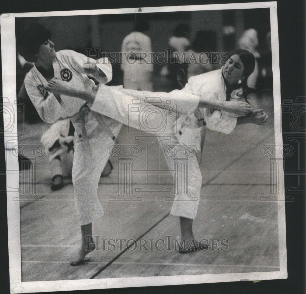 1975 Press Photo Alerga Tobin Mary Kocourek Kicks