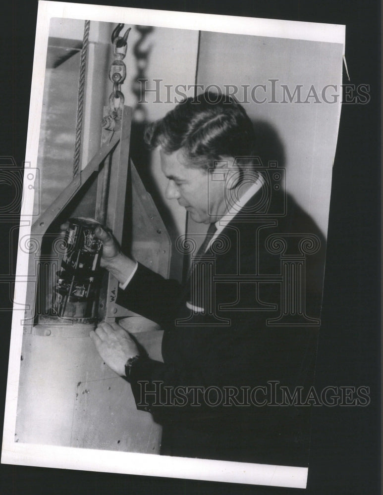 1963 Press Photo Camera Nuclear Submarine Thresher Edwa