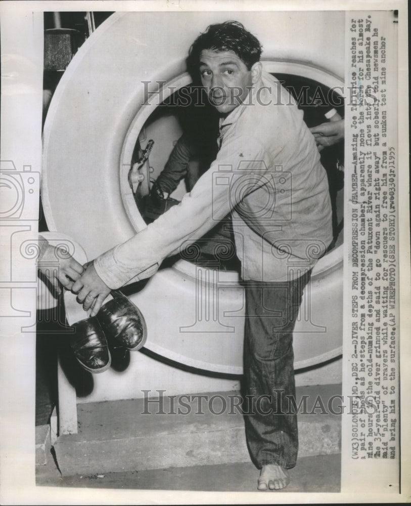 1955 Press Photo Chamber Amazing Joe Tallarice Shoes