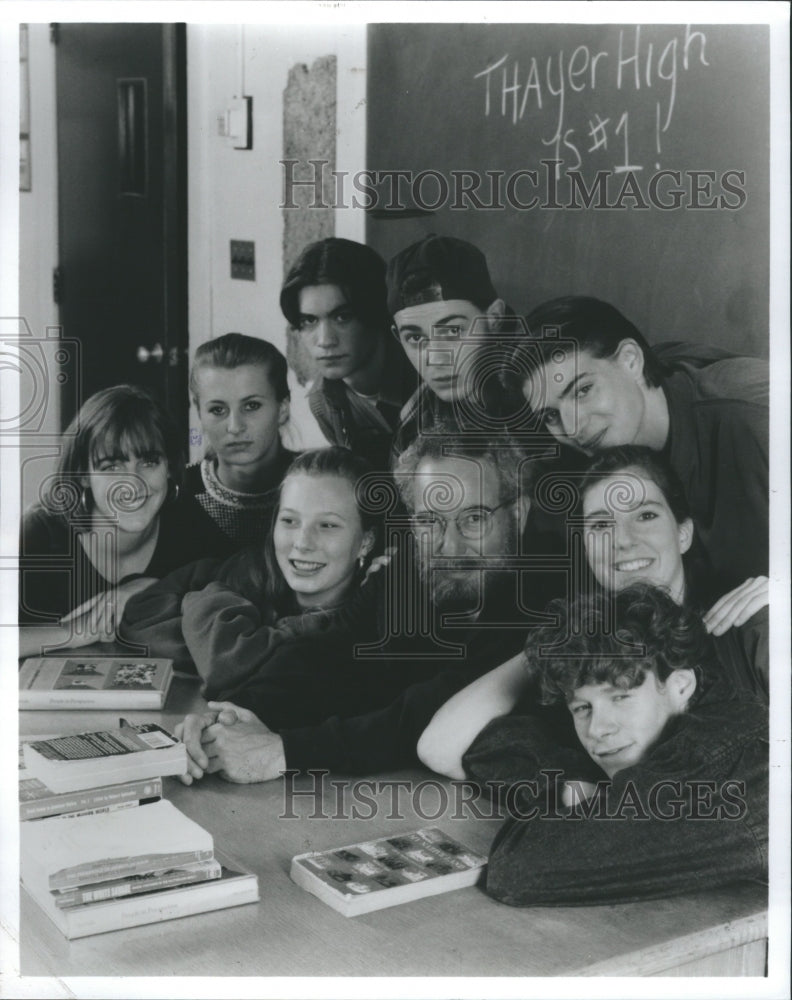 1992 Press Photo Town Torn apart Micheal Tuckers Stars