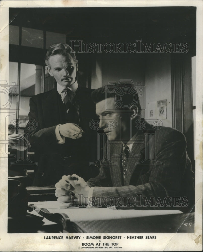 1959 Press Photo Allan Cuthbertson Laurence Harvey Acto