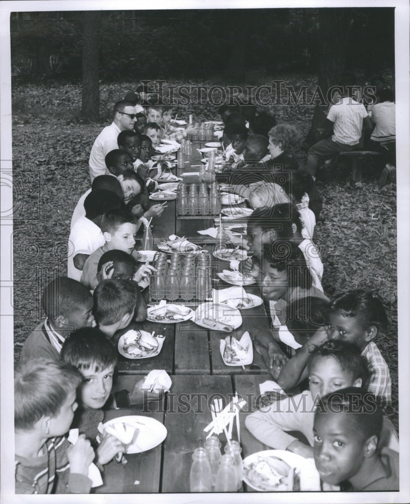 1962 Press Photo Children Food Day Campus Michigan