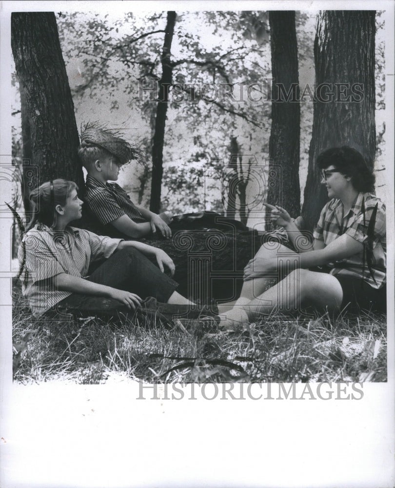 1969 Press Photo Rest PeridoElizabeth Arthur John Still