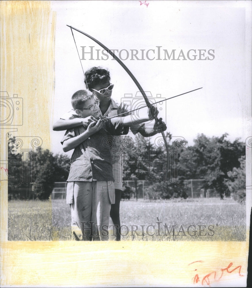 1960 Press Photo June Cowens Michael Adams Day Camp