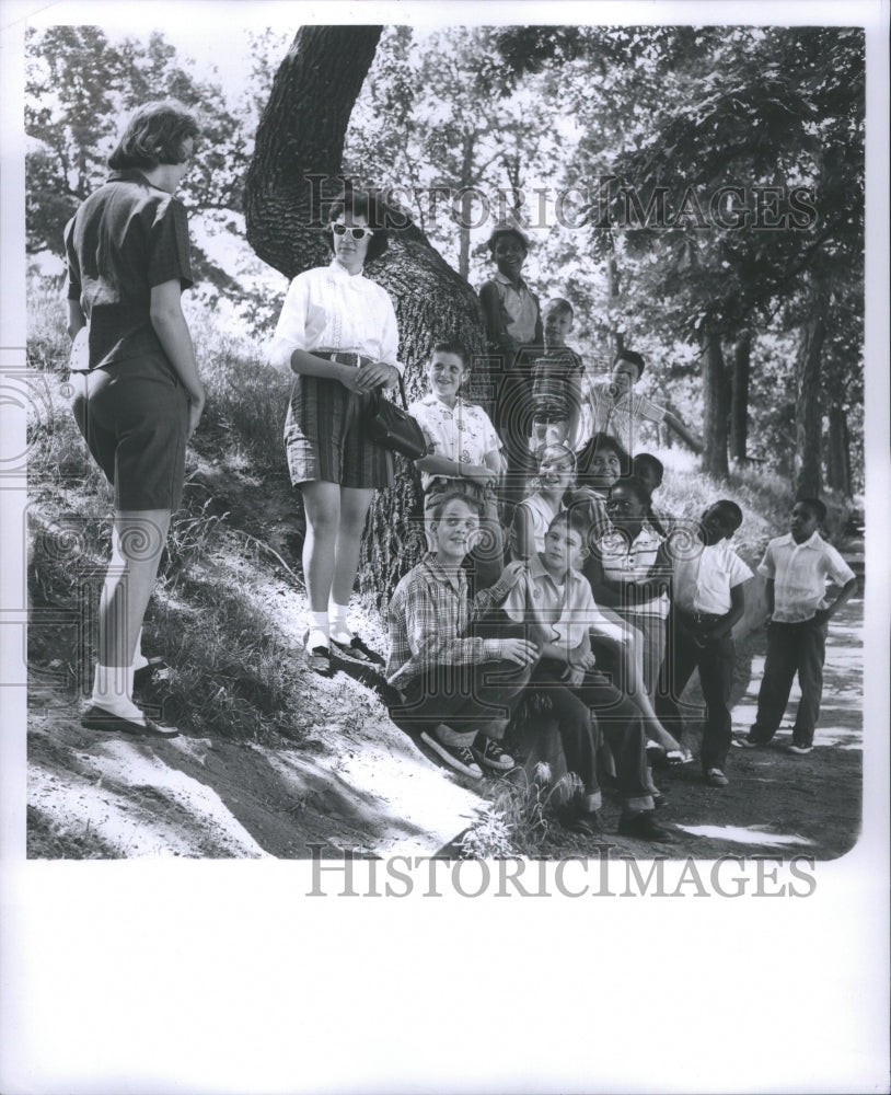 1960 Press Photo Camp Donna Mumford Betsy Svalya Wayne