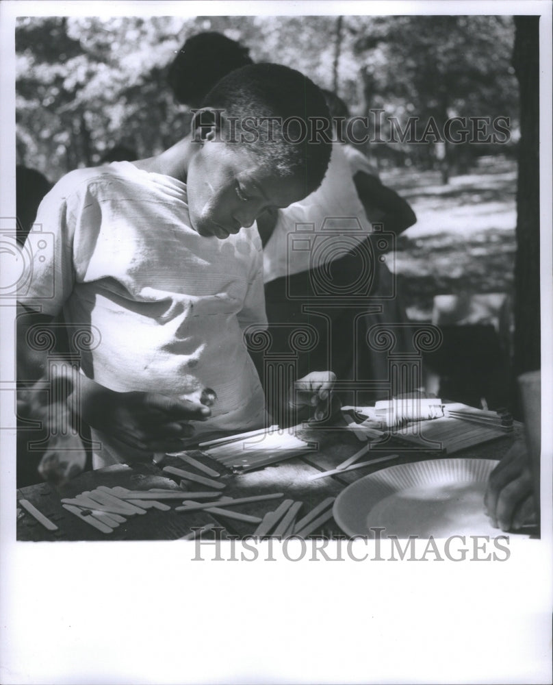 1960 Press Photo Earl Sylvester Letter Holder Over