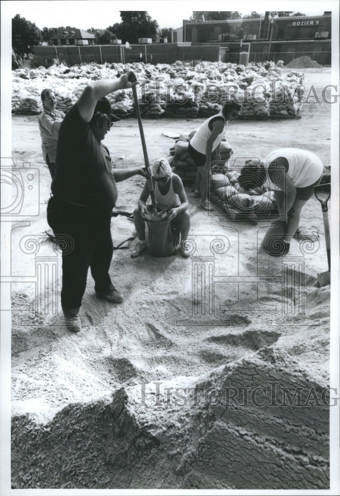 1993 Press Photo Ste. Genevieve, Missouri floods school: