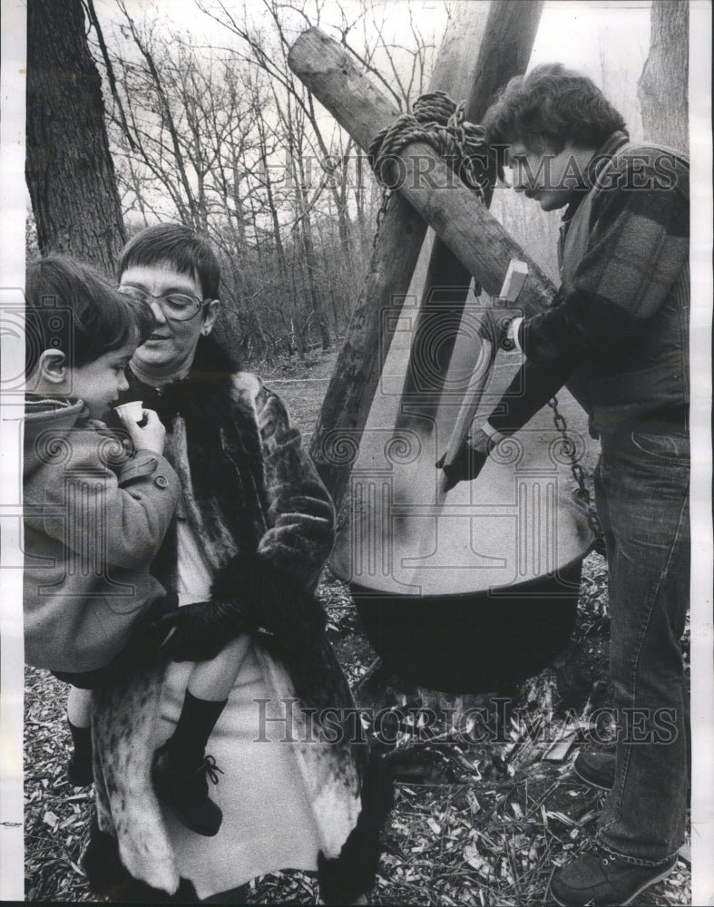 1974 Press Photo Chet Ryndak Eileen Brady Maple Syrup