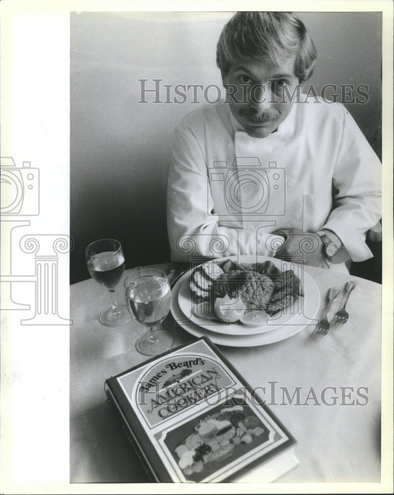 1985 Press Photo John Stotzmann Reciepe Restaurant