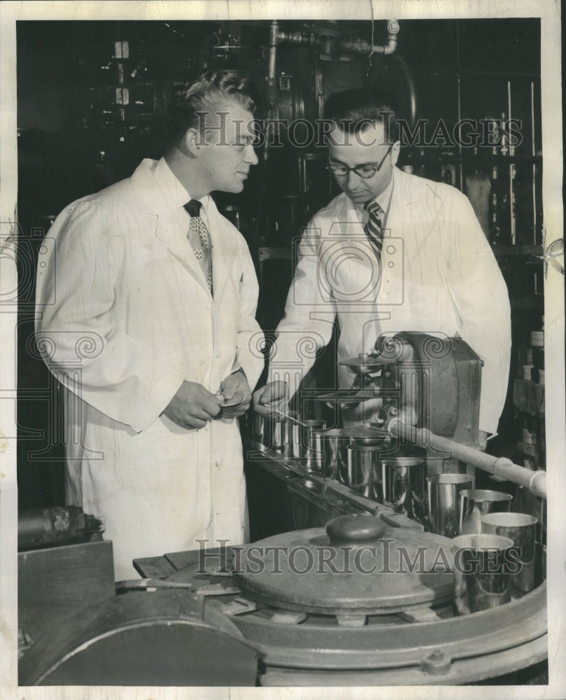 1952 Press Photo Food Technogiests Employed Grand Plant