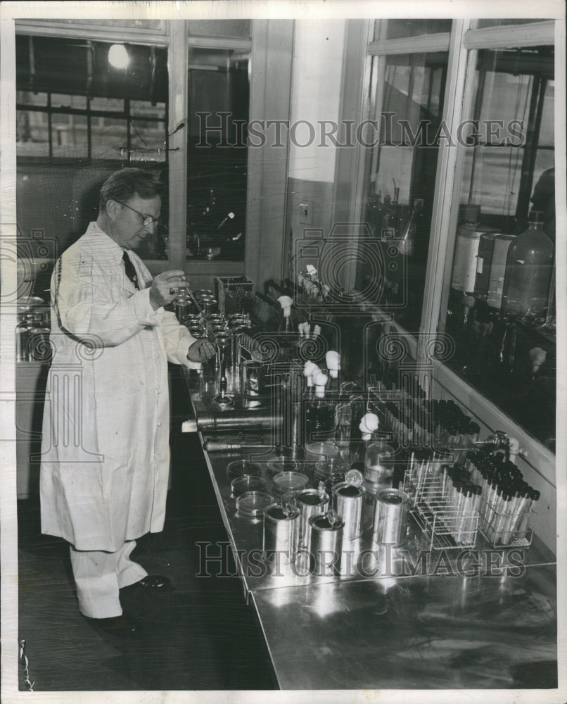 1952 Press Photo VS Tory S Fuclid Bacteriologist Spoila