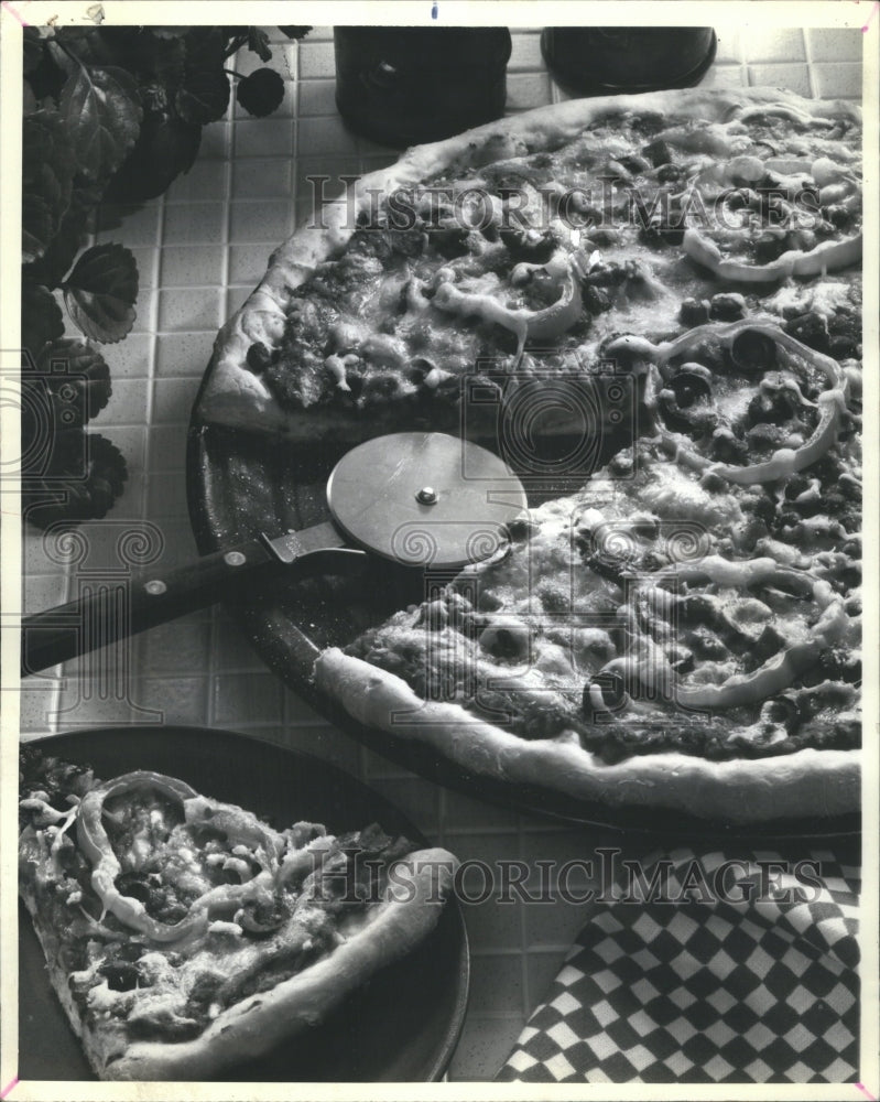 1988 Press Photo Junk Food Snappy Bean Pizza Nutritious