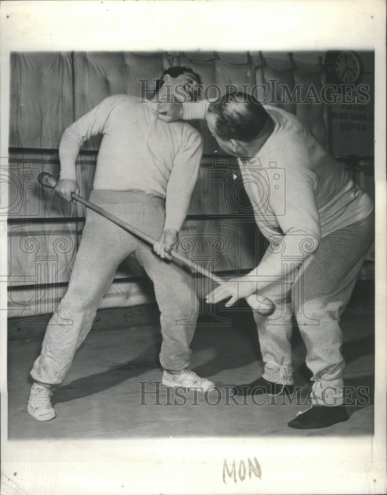 1942 Press Photo Bayonet Jiu Jitsu Chuck Second Step