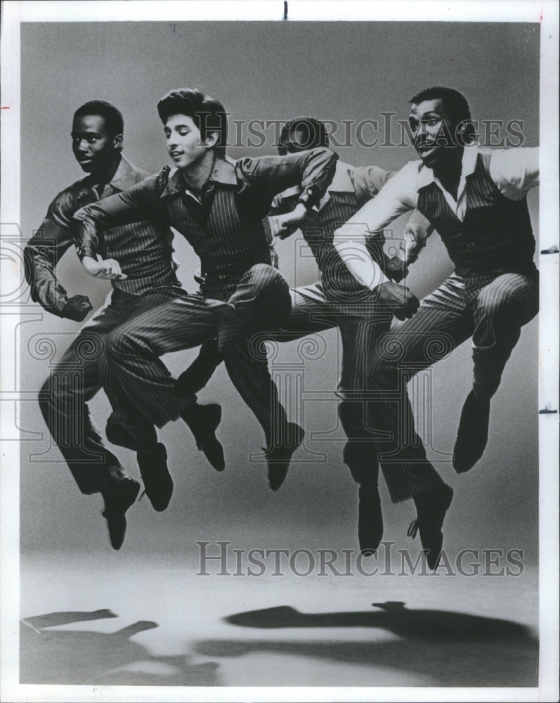 1990 Press Photo Joseph Holmes Dancers Kennedy King