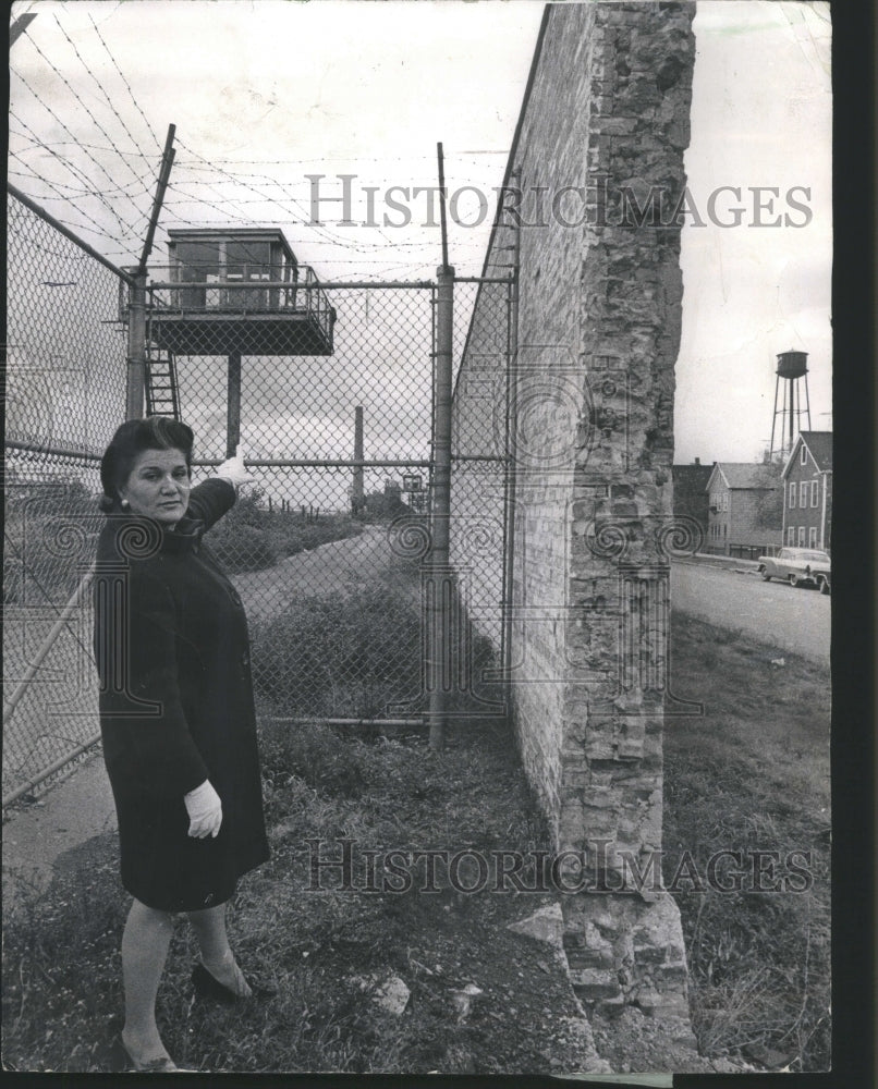 1970 Press Photo Jail Fence