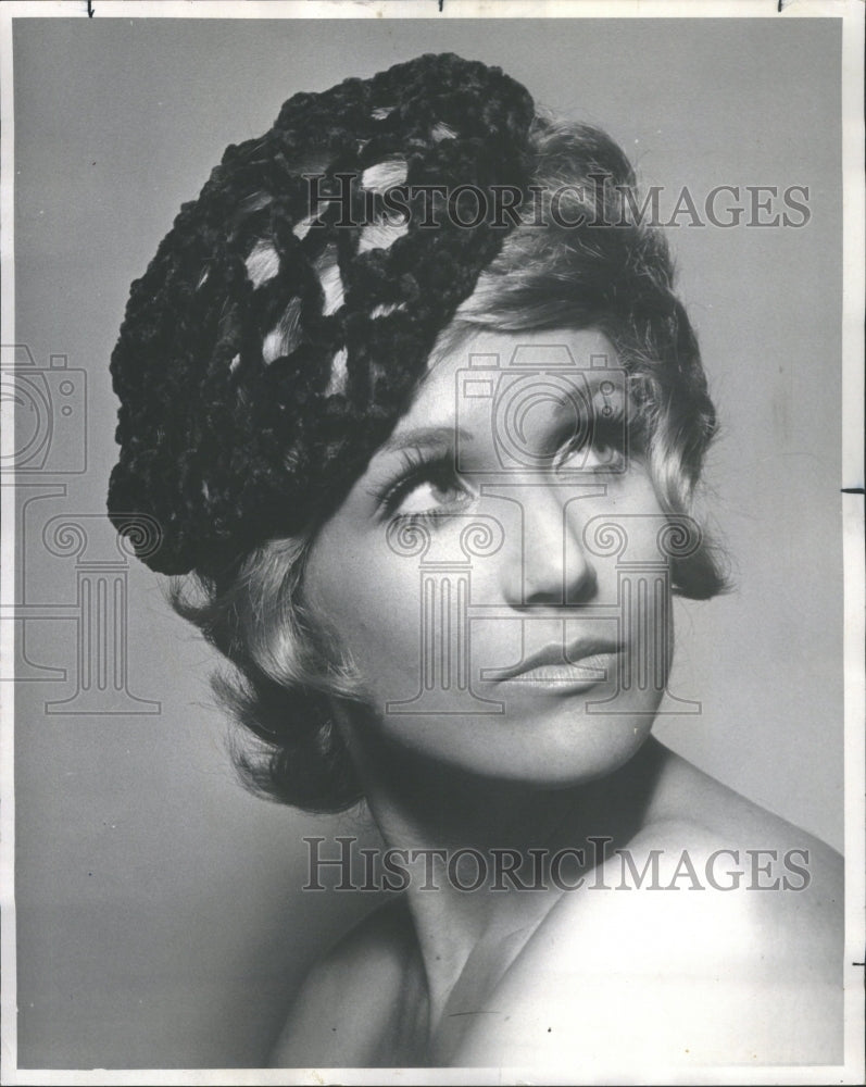 1970 Press Photo New Crocheted Berets Perk Up Hairdos