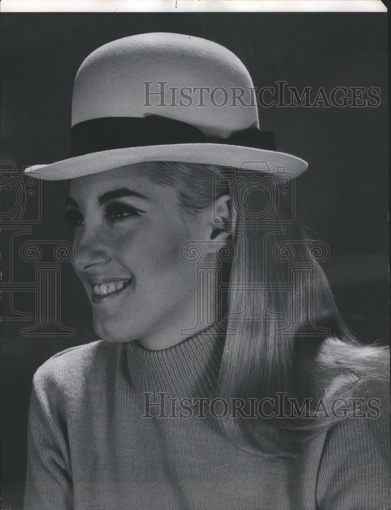 1967 Press Photo Women&#39;s Bowler Hat