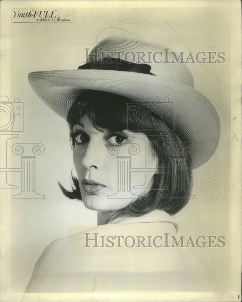 1964 Press Photo Hats Woman