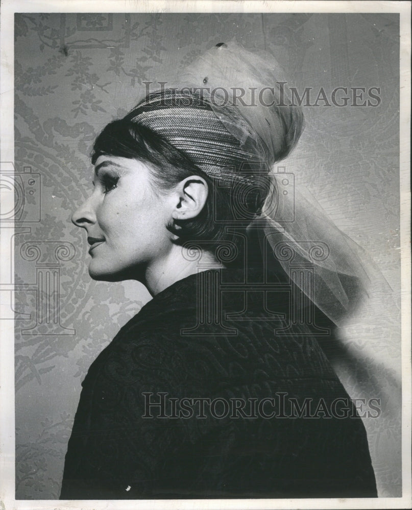 1962 Press Photo Sam Budwig Hats Woman