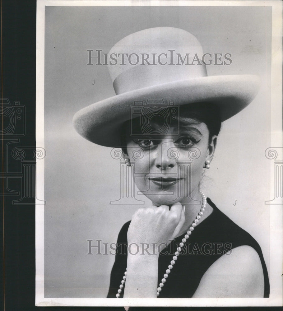 1963 Press Photo Hat Head Spring Reason John Jr Safety