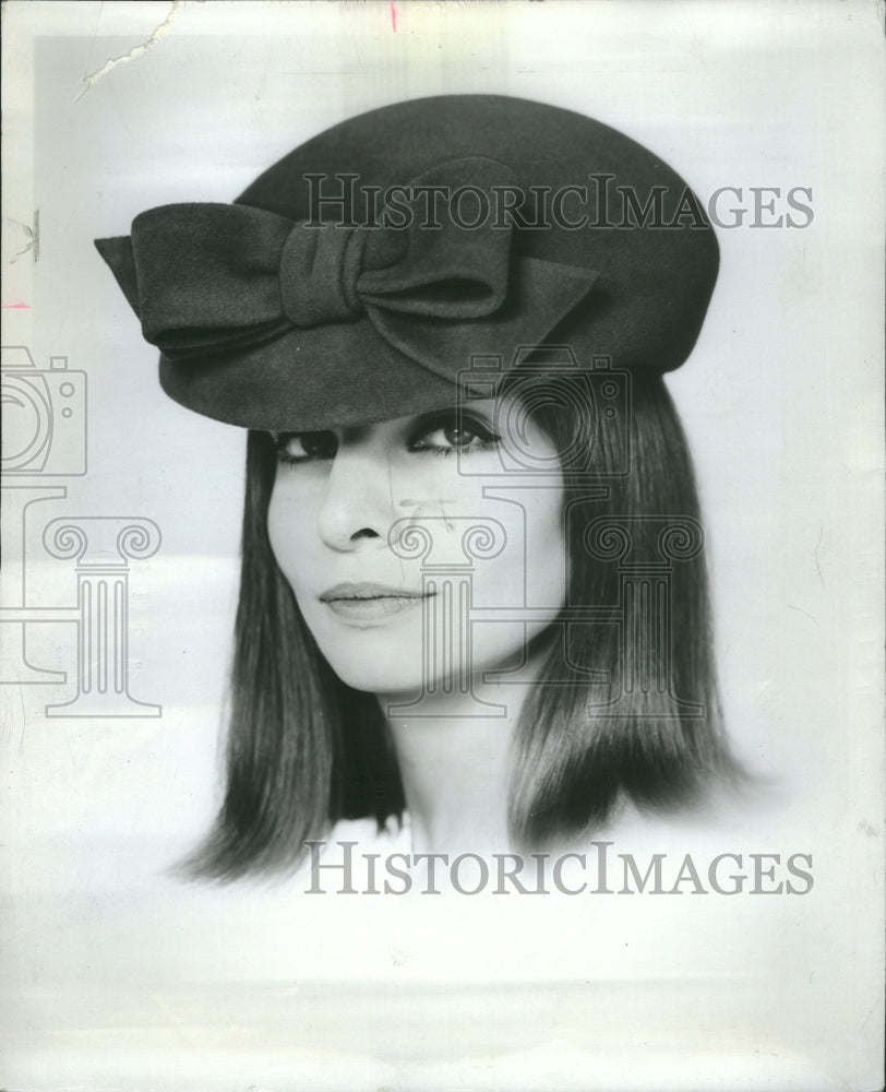 1964 Press Photo Hats Woman