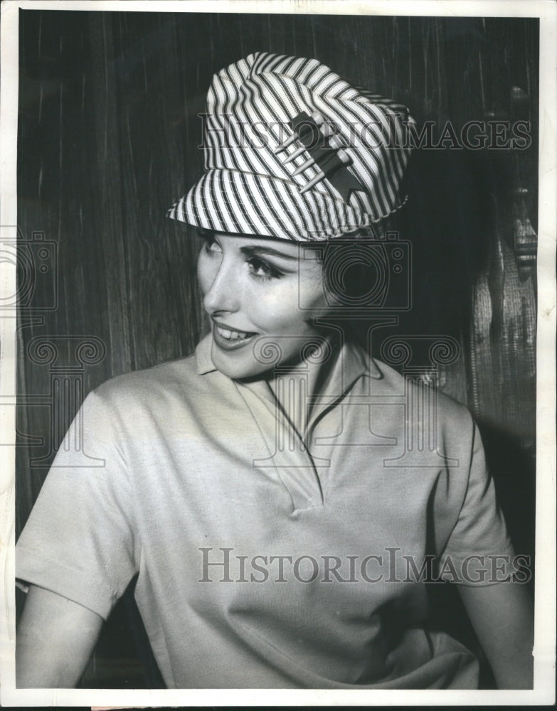 1963 Press Photo hole cloche brim fashion hat