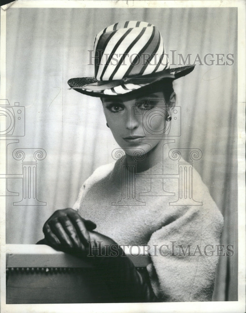 1964 Press Photo Hats Woman