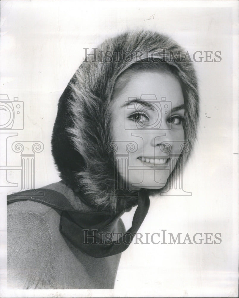 1963 Press Photo Hoodwink Women Hats