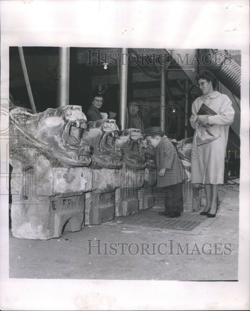 1962 Press Photo Billy Hopkins North Station Trip