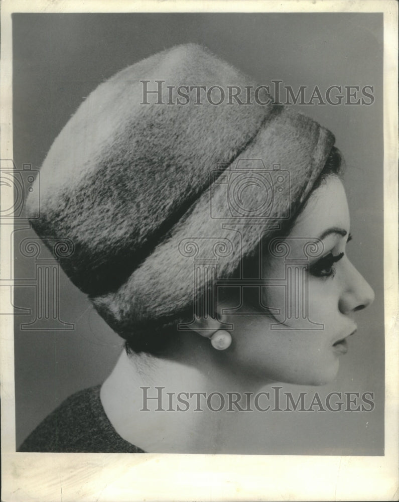 1963 Press Photo Hats Woman