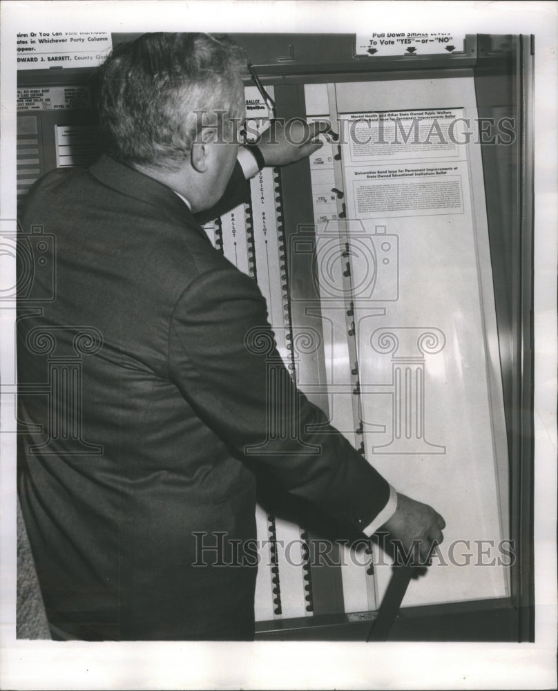 1961 Press Photo Voting Machine