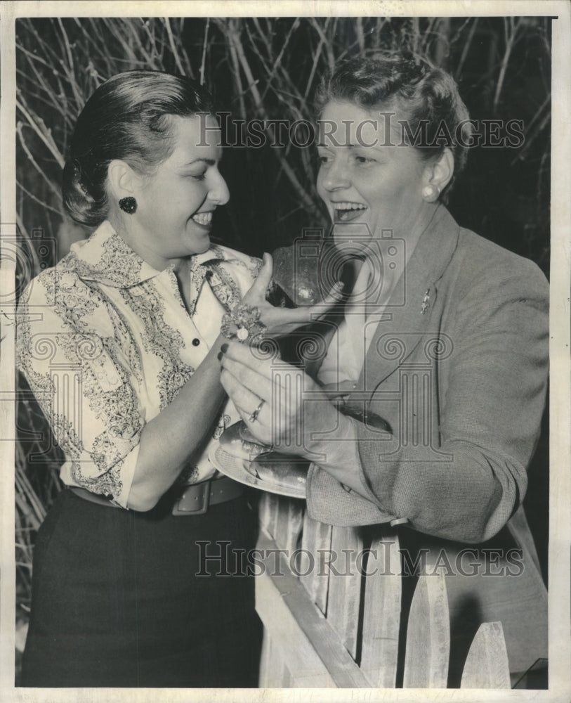 1957 Press Photo Hamantaschen Jewish Cookie