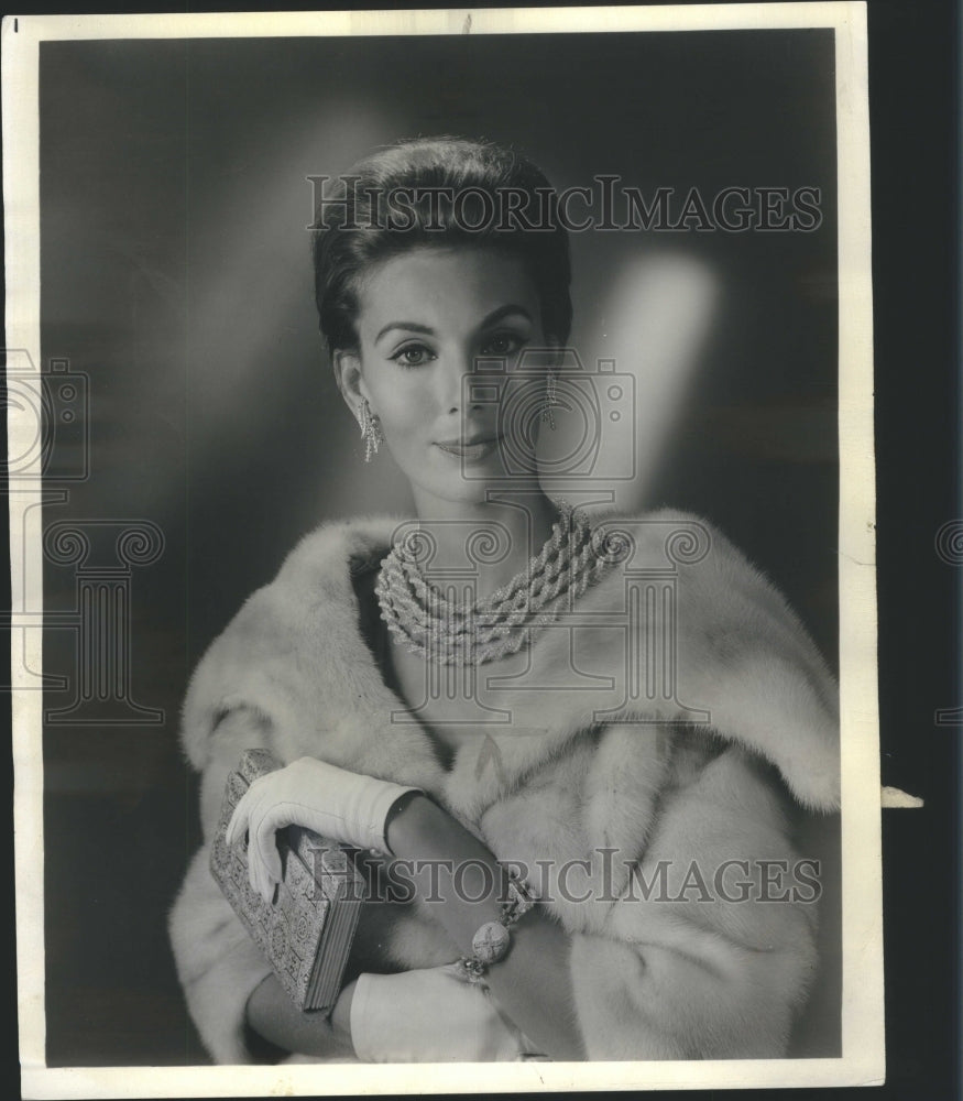 1962 Jewelry Press Photo