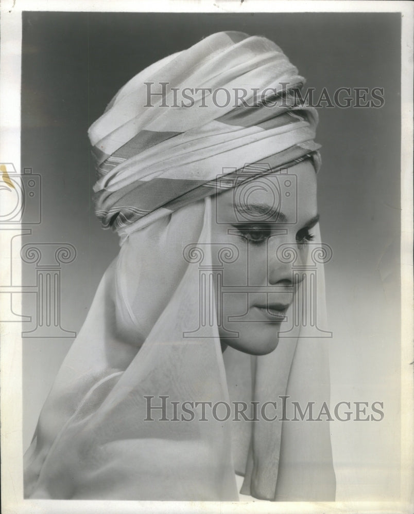 1963 Press Photo EMMES TURBAN STRIPED SILK ARABIAN