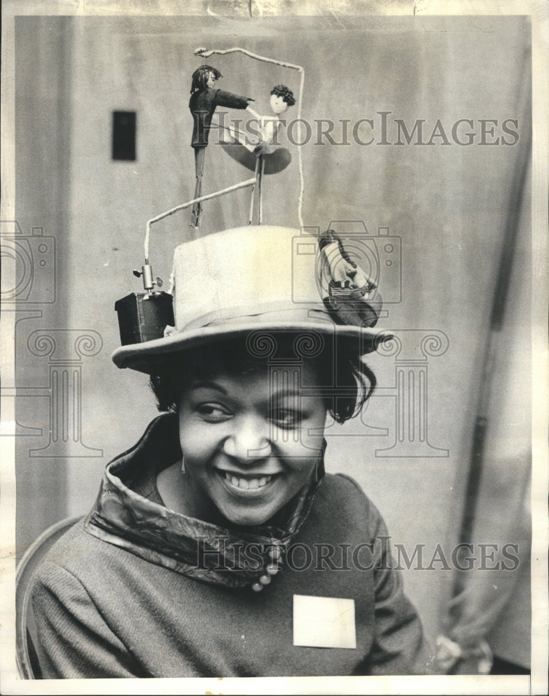 1967 Press Photo Hat Contest Mrs. Jean Smith